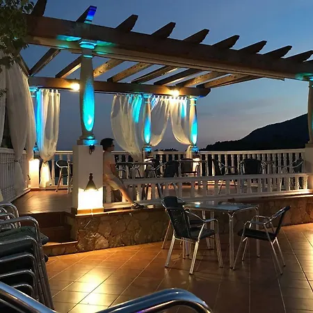 El Cerro - Only Adults Affittacamere 2*